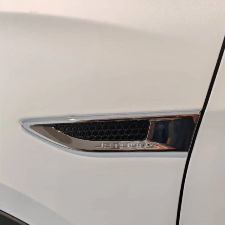 Listwa ozdobna logo na błotnik do Jetour X70 Plus – zdjęcie 4