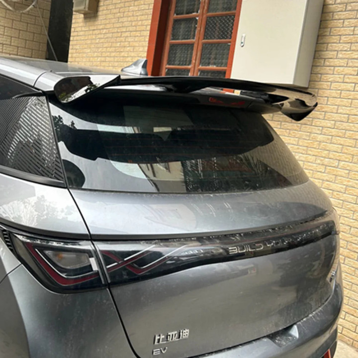 Tylny spoiler błyszczący czarny do BYD Dolphin – zdjęcie 6